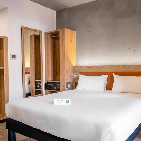 Отель Ibis Styles Napoleon